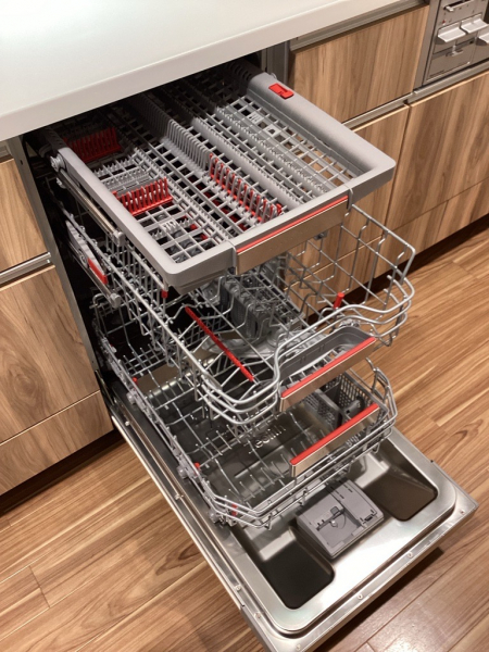 8人様分の食器がまとめて洗える大容量です。